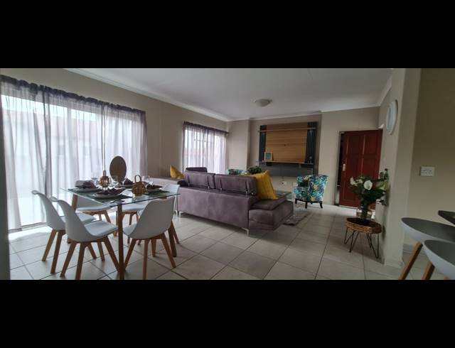 3 BEDROOM FULL FLOOR FOR SALE IN WATERKLOOF HILL ESTATE
